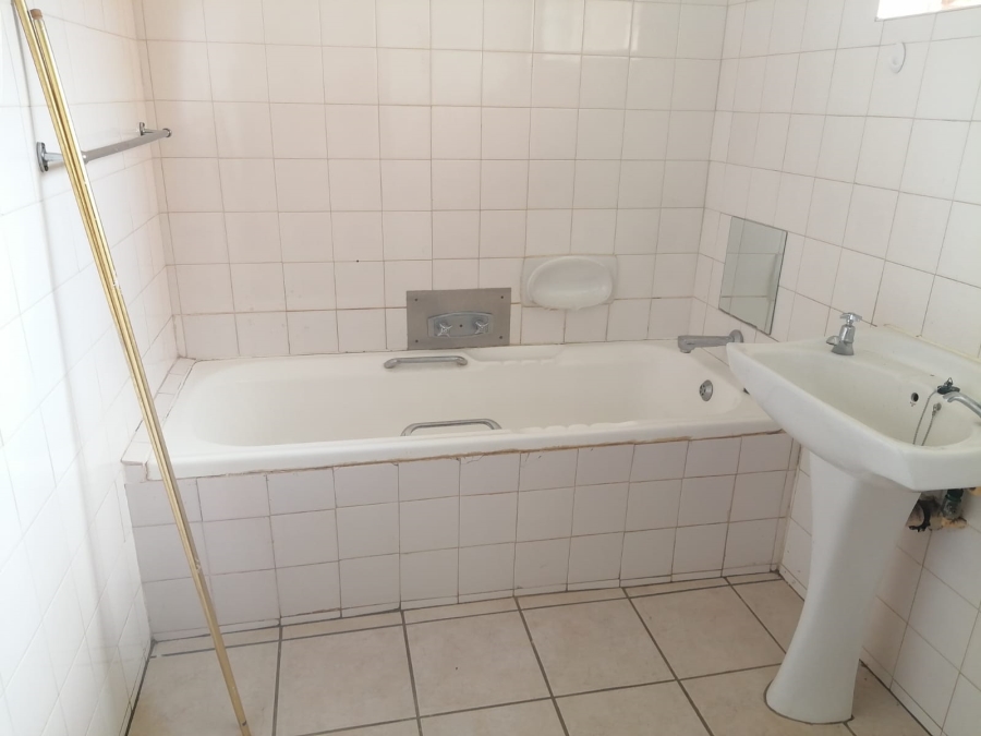 To Let 3 Bedroom Property for Rent in Geelhoutpark North West